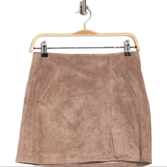 NEW Suede Mini Skirt BLANKNYC tan back zip lined Size 30
Ch - Picture 3 of 9